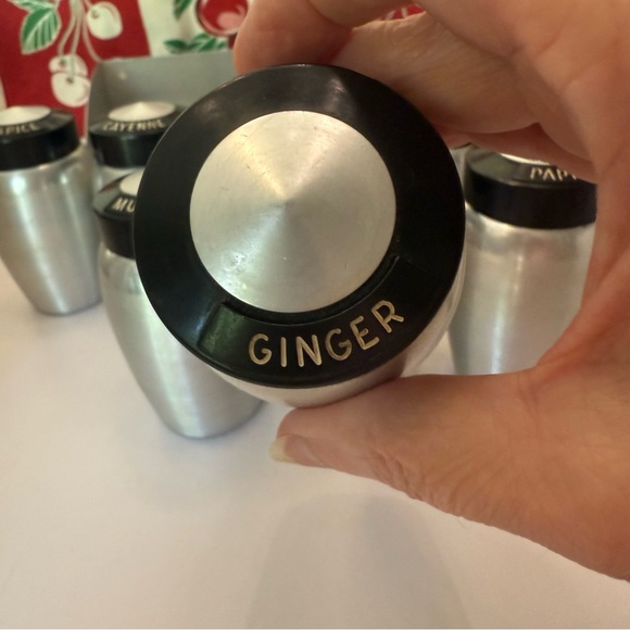 Vintage Kromex silver black lids spice set with rack 8 spices - Picture 8 of 14